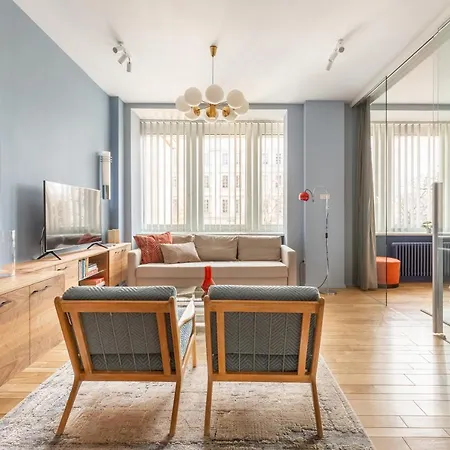 Bauhaus Luxury 2-bedroom In The Absolute Center