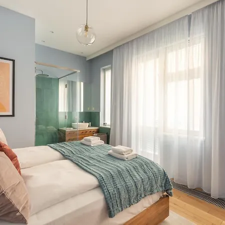 Bauhaus Luxury 2-bedroom In The Absolute Center Budapeşte