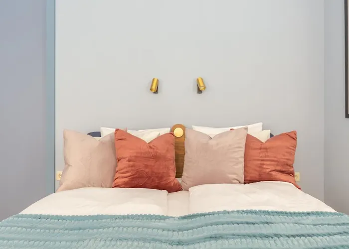 Bauhaus Luxury 2-bedroom In The Absolute Center Apartment *