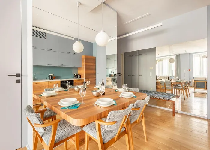 Bauhaus Luxury 2-bedroom In The Absolute Center Apartment