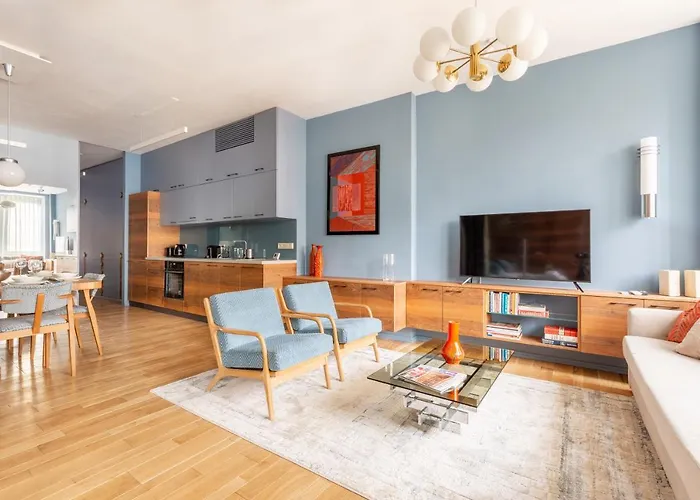 Bauhaus Luxury 2-bedroom In The Absolute Center