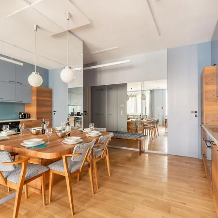 Bauhaus Luxury 2-bedroom In The Absolute Center * 布达佩斯