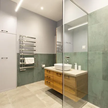 Bauhaus Luxury 2-bedroom In The Absolute Center