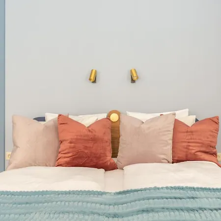 Bauhaus Luxury 2-bedroom In The Absolute Center Apartment *