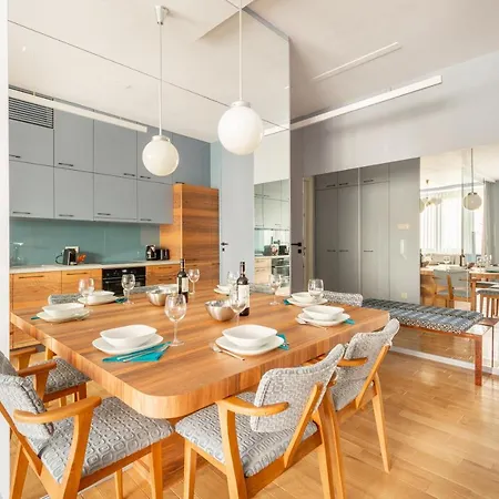 Bauhaus Luxury 2-bedroom In The Absolute Center Apartment
