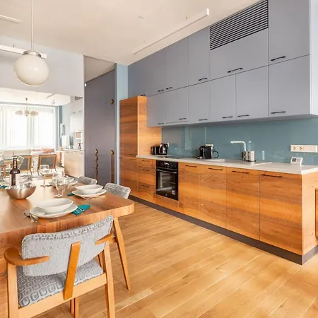 Apartment Bauhaus Luxury 2-bedroom In The Absolute Center