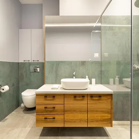 Bauhaus Luxury 2-bedroom In The Absolute Center Apartment